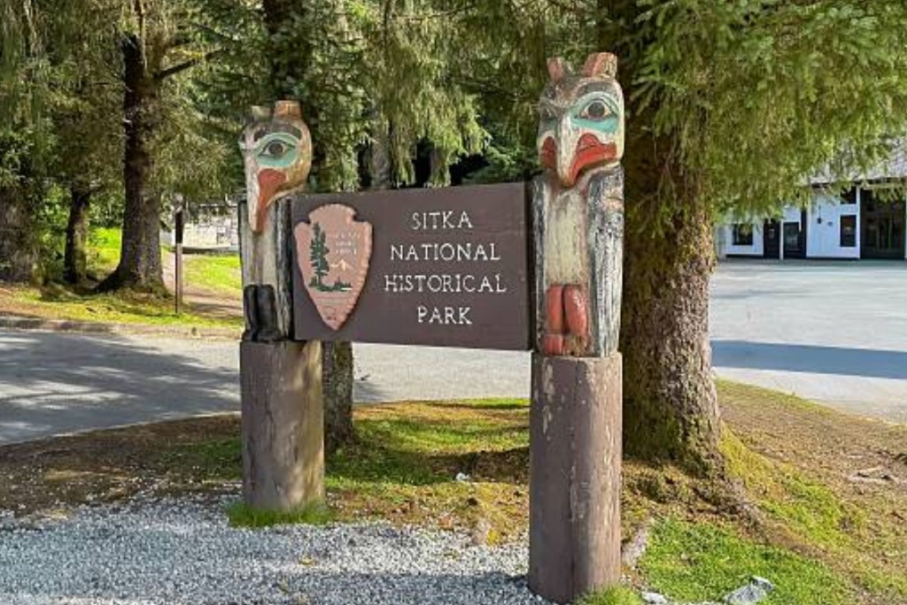 Best of Sitka tour covering Fortress of the Bear, Raptor Center, and Sitka National Historical Park